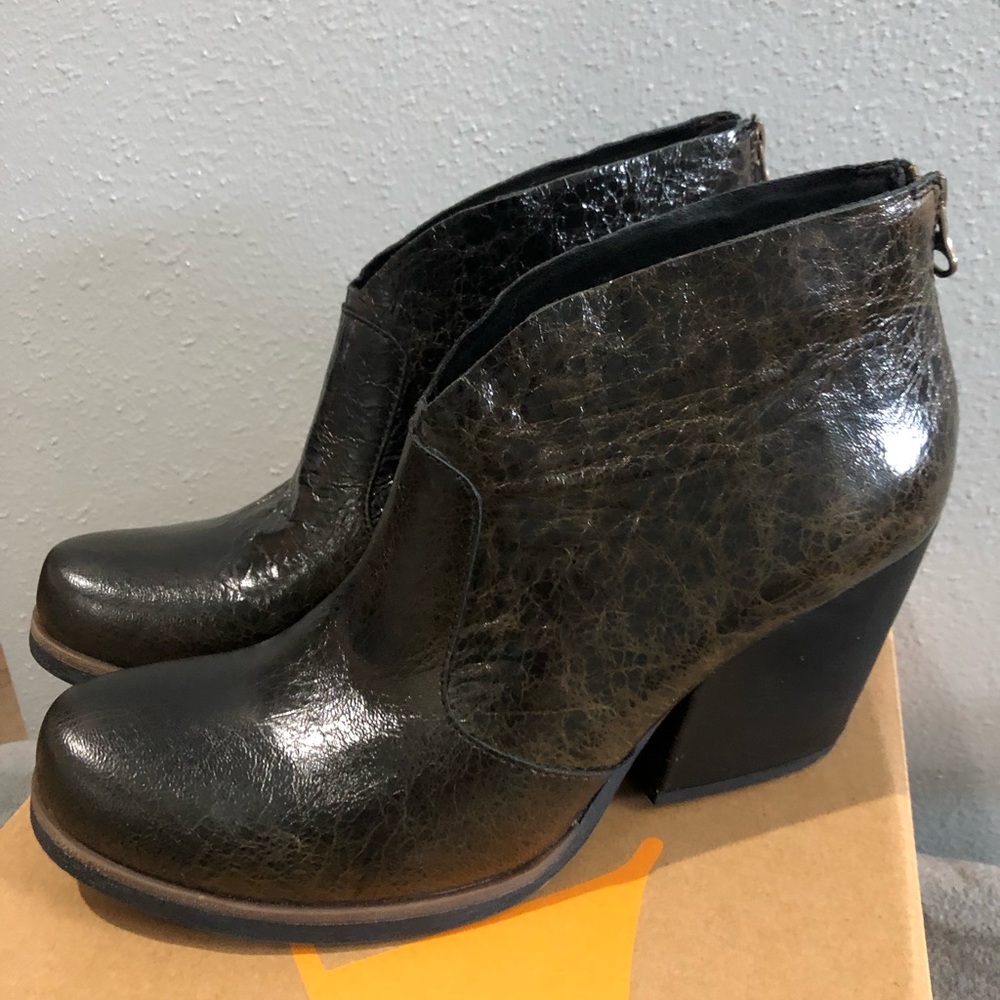 KORKS Gemini black crackle bootie